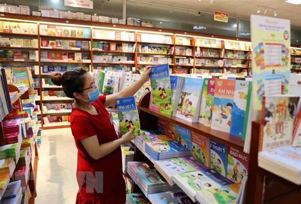 Fahasa đưa sách giáo khoa đến tận nhà